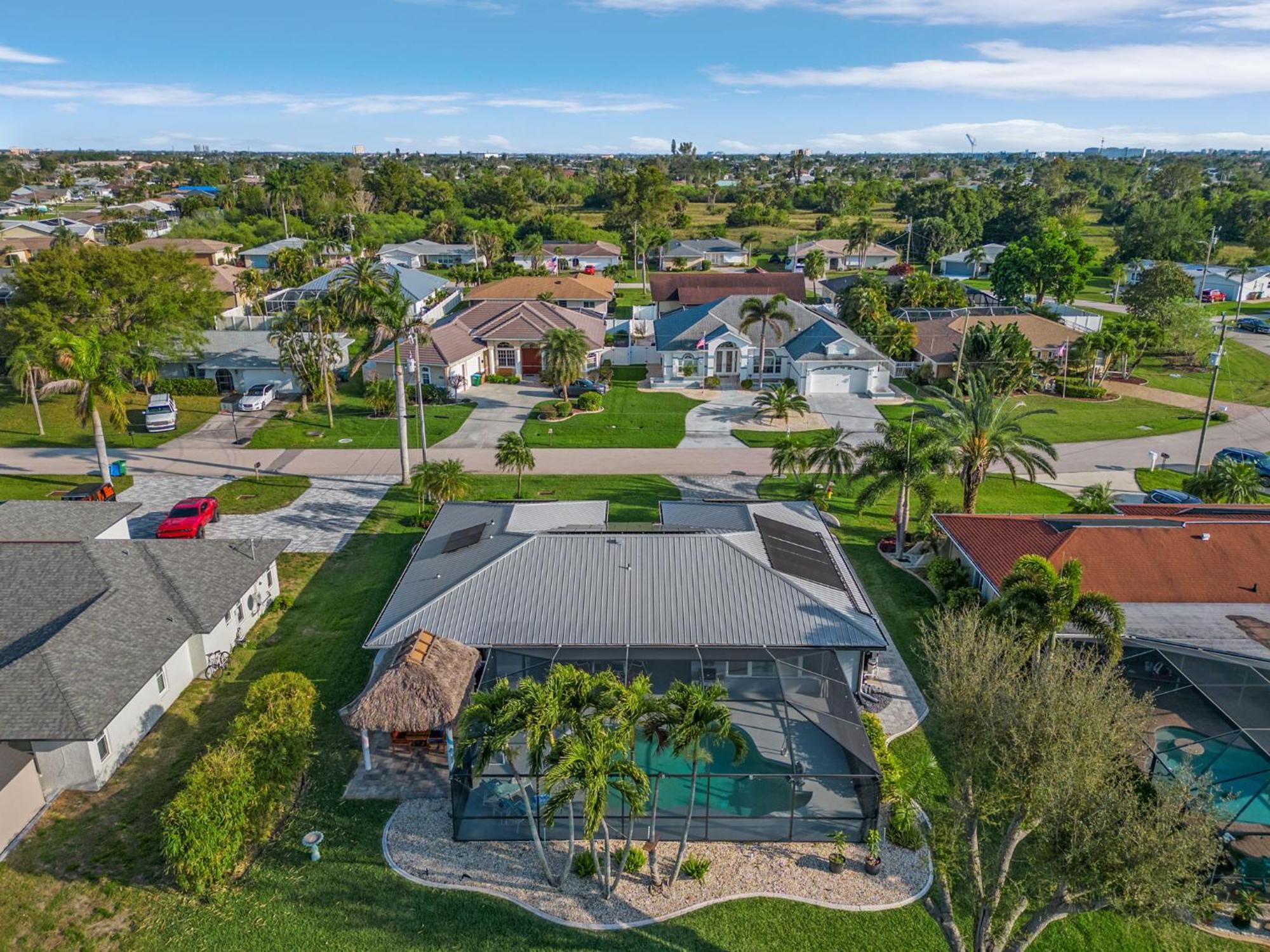 Tiki W/ Heated Pool Very Quiet & Oasis Cape Coral