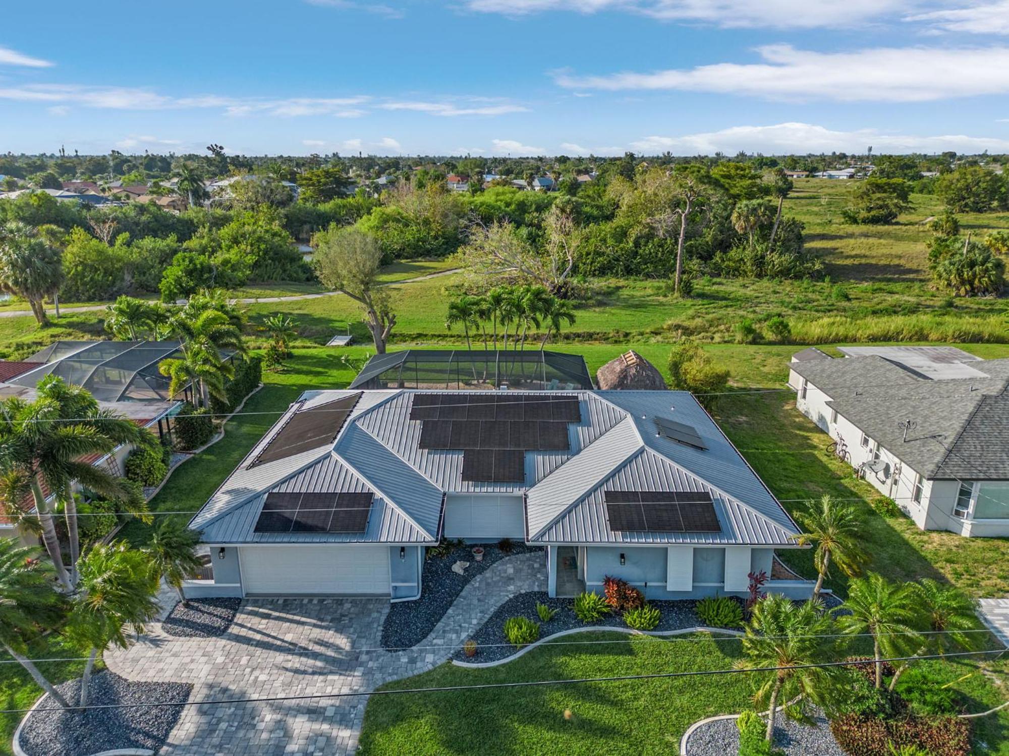 Tiki W/ Heated Pool Very Quiet & Oasis Cape Coral